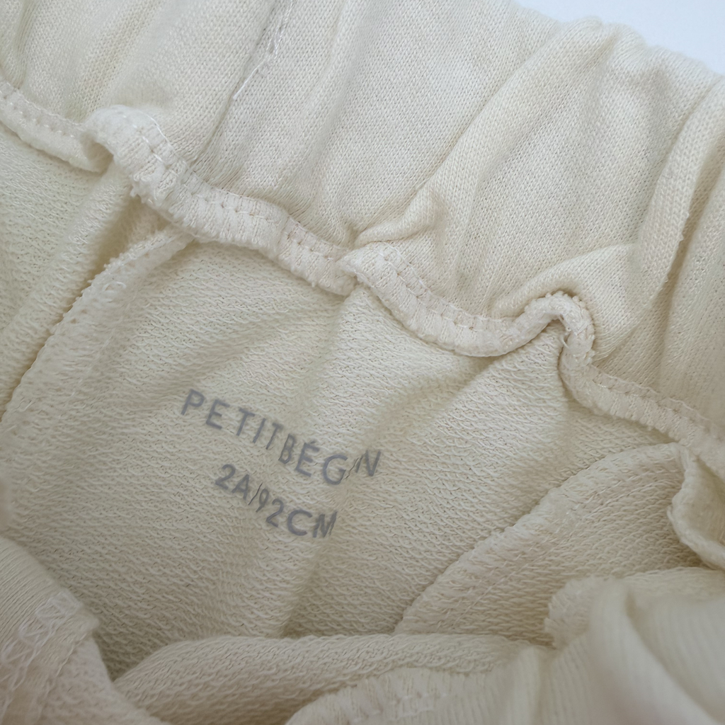 Short molleton écru à revers — 2 ans