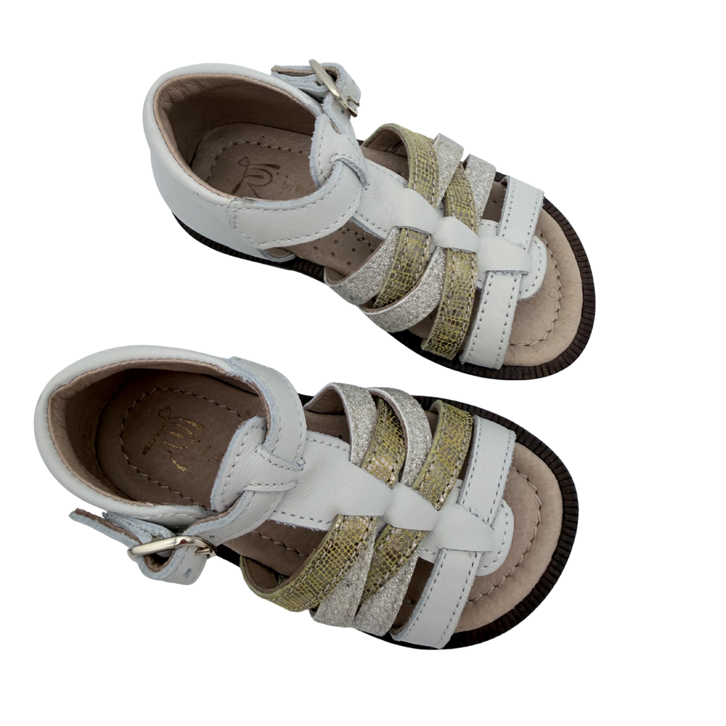 Sandales blanches et dorées à brides — 22