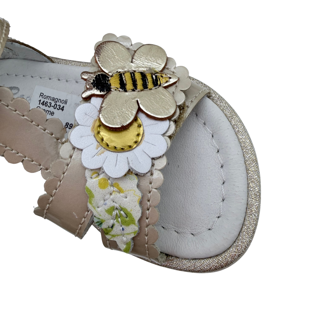 Sandales fleurs et abeille champagne — 21