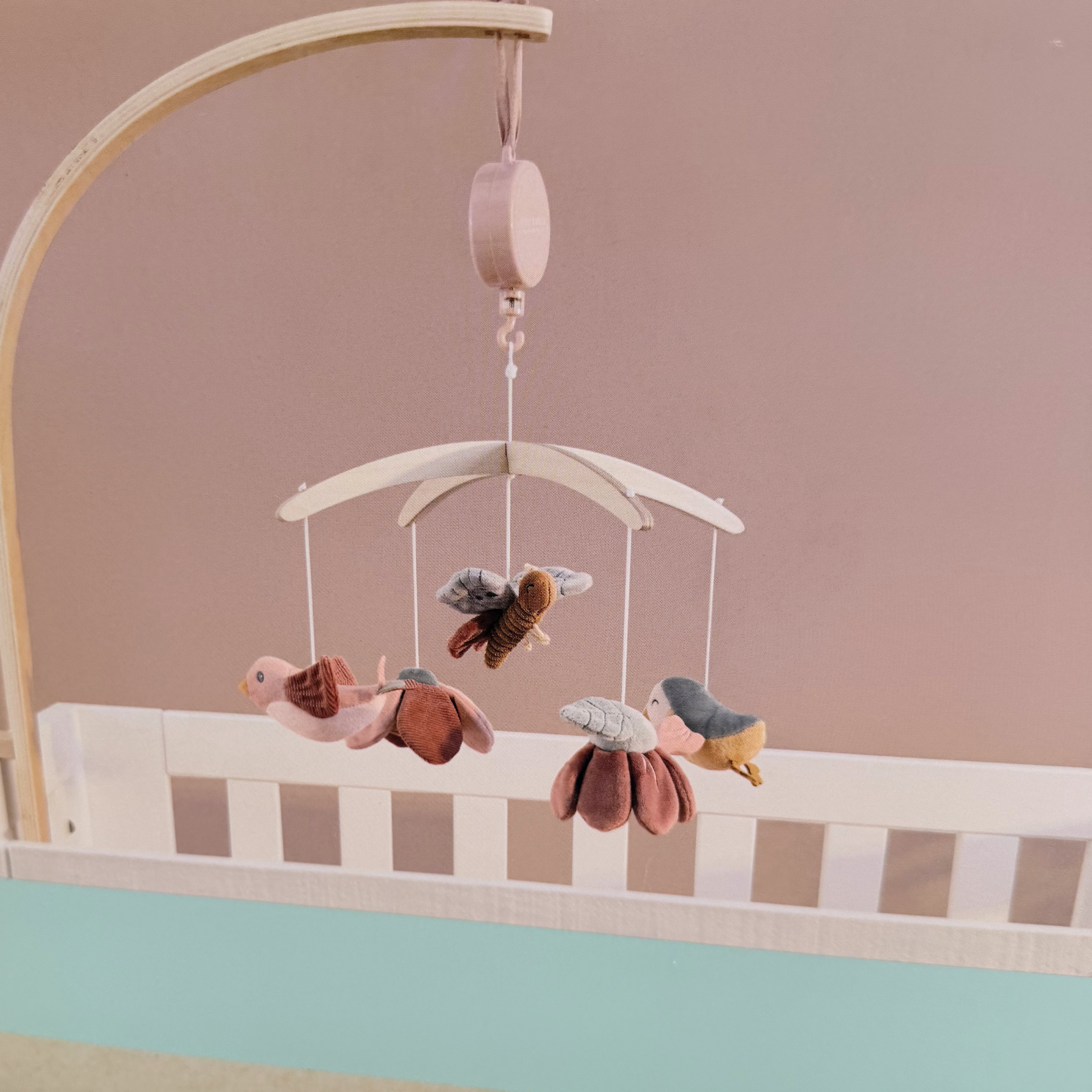 Mobile musical fleurs et papillons rose