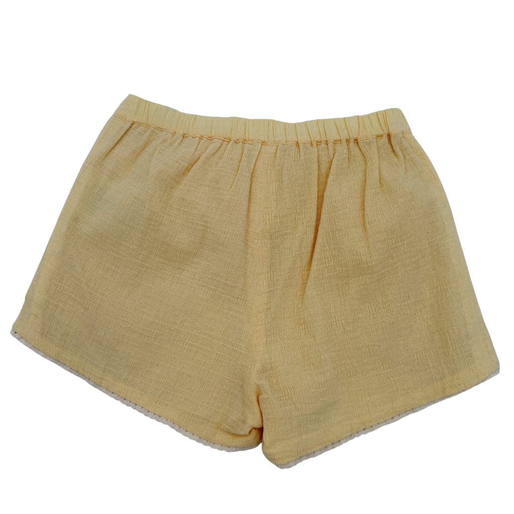 Short jaune — 6 ans