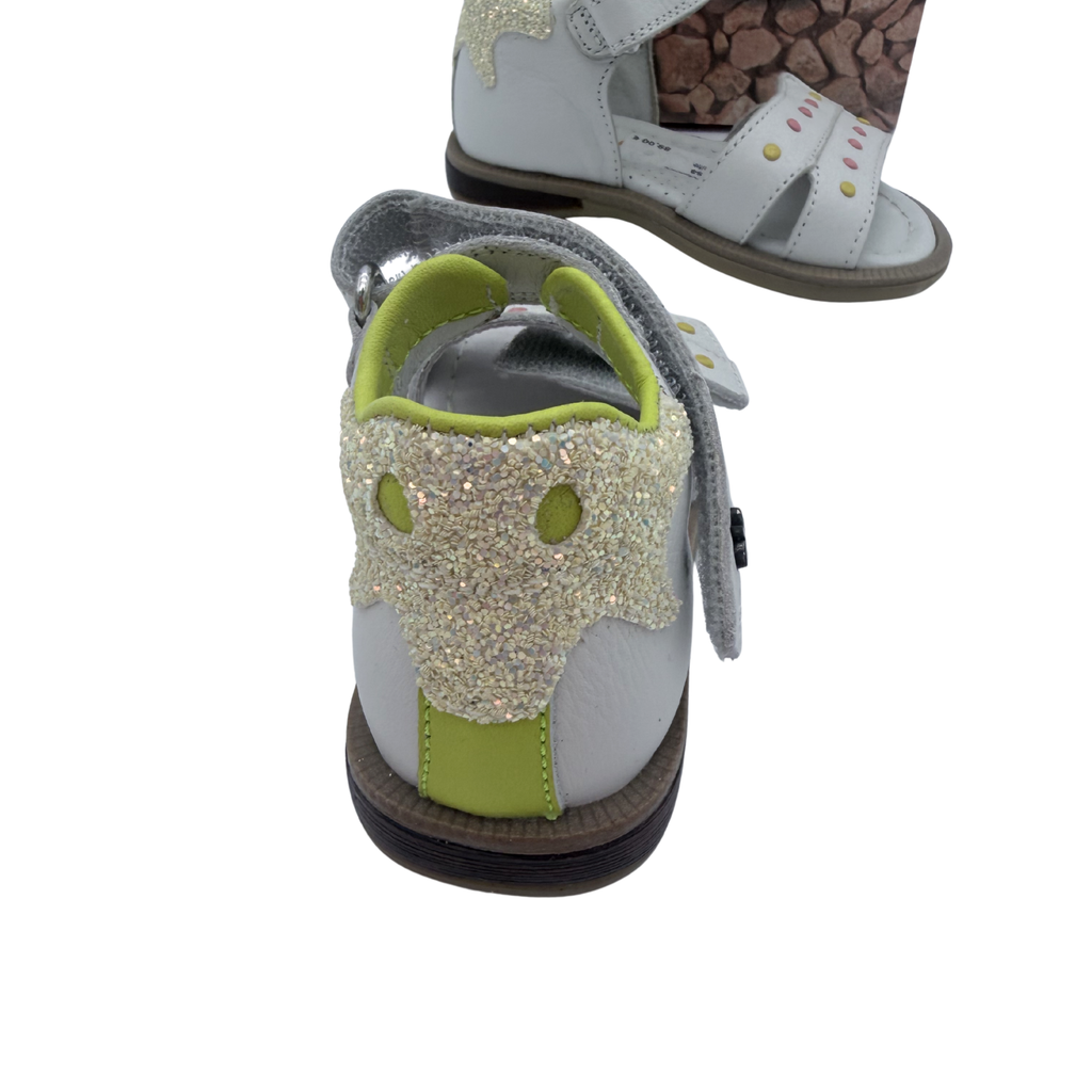 Sandales blanches — 21