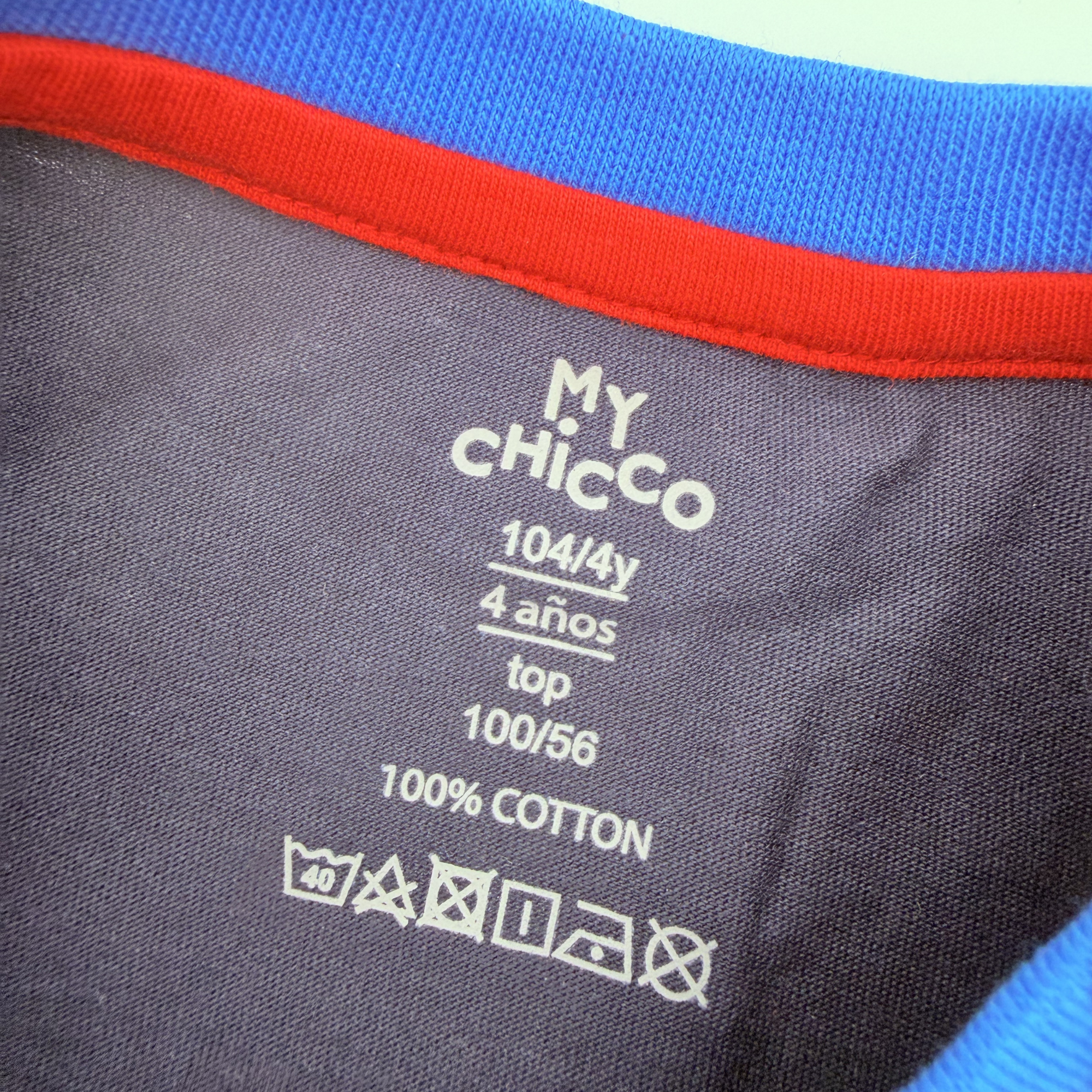 Ensemble sport bleu et noir — 4 ans