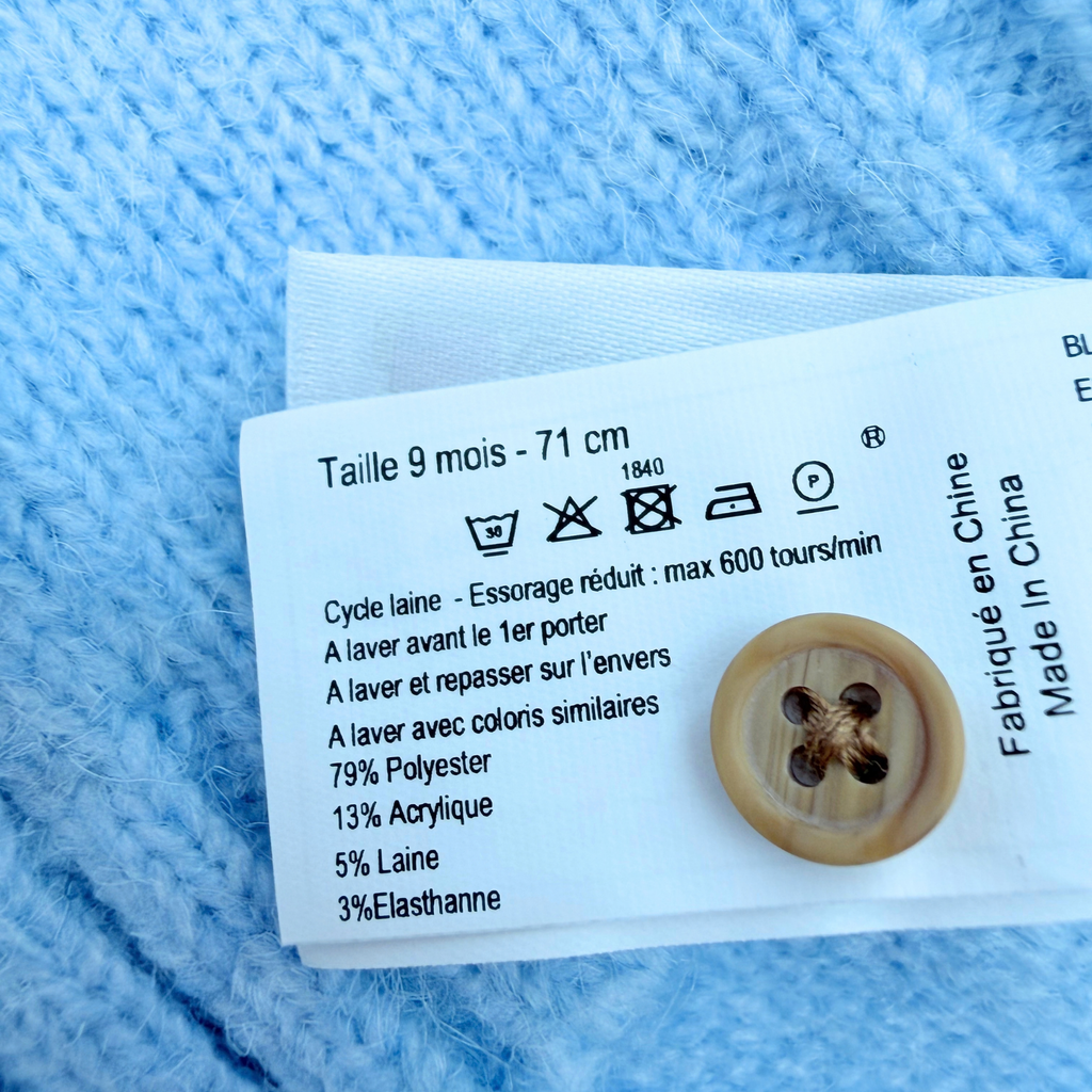 Pull bébé bleu ciel en maille avec col écru - 9 mois