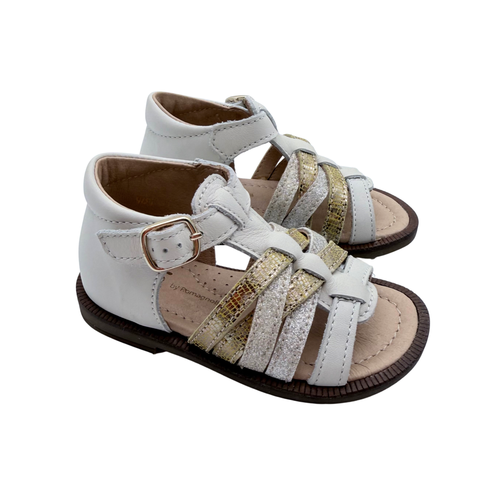Sandales blanches, dorées et argentées — 21