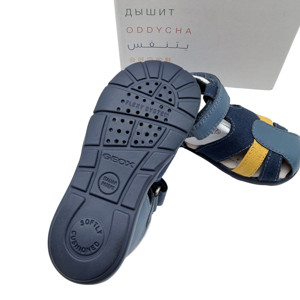 Sandales bleu marine et jaune — 22