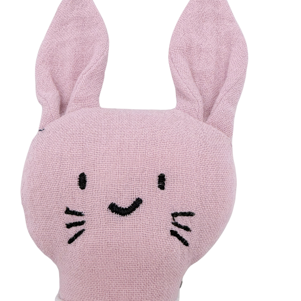 Hochet lapin rose pâle en coton biologique