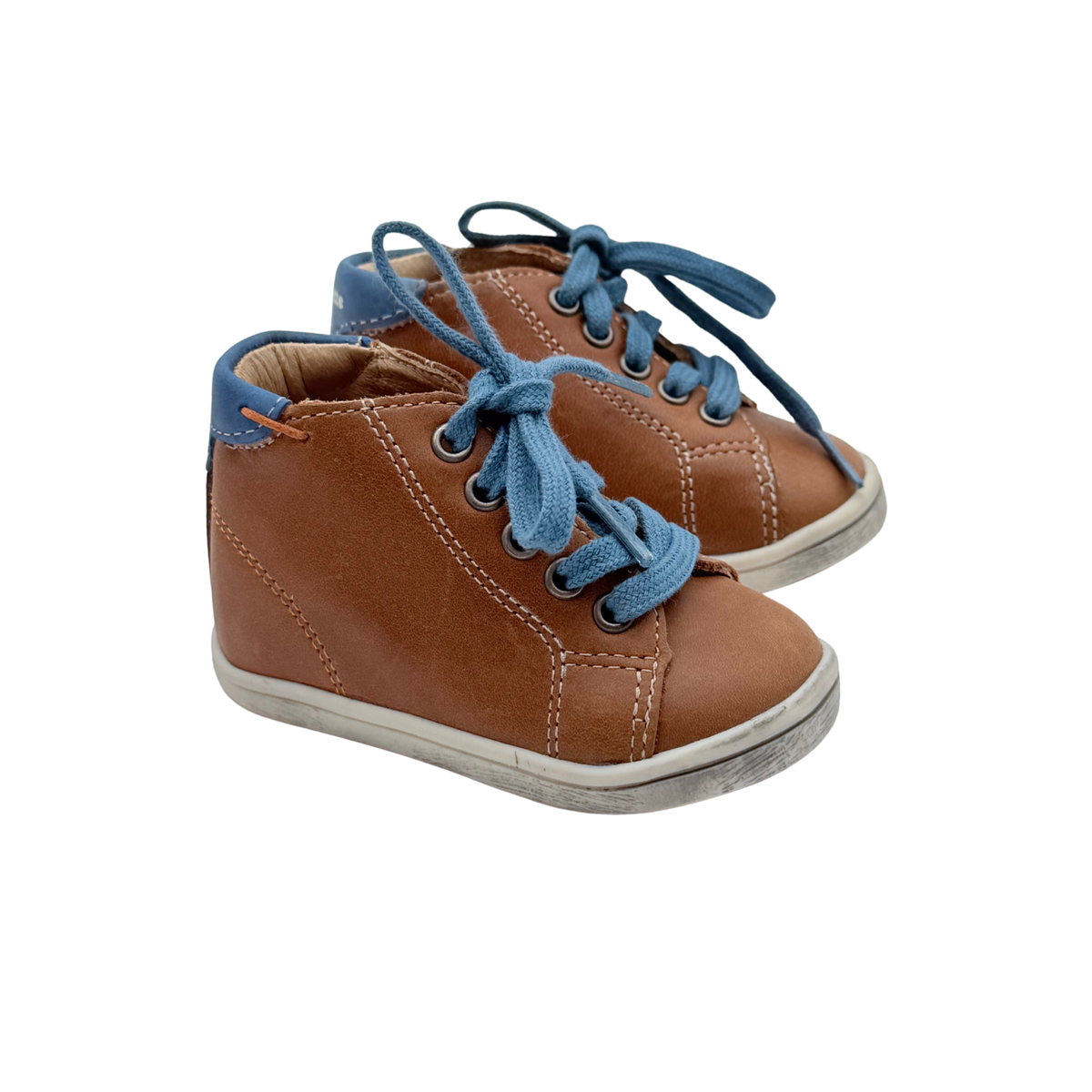 Baskets montantes bébé camel à lacets bleus – 18